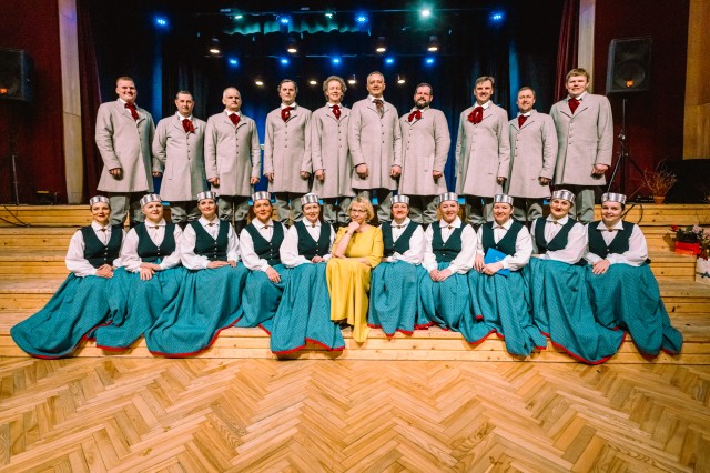 Vidējās paaudzes deju kolektīva 40 gadu jubilejas koncerts
